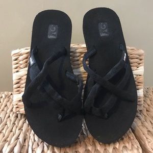 NEW! Teva Sandals Olowahu 6840 Black Size 8
